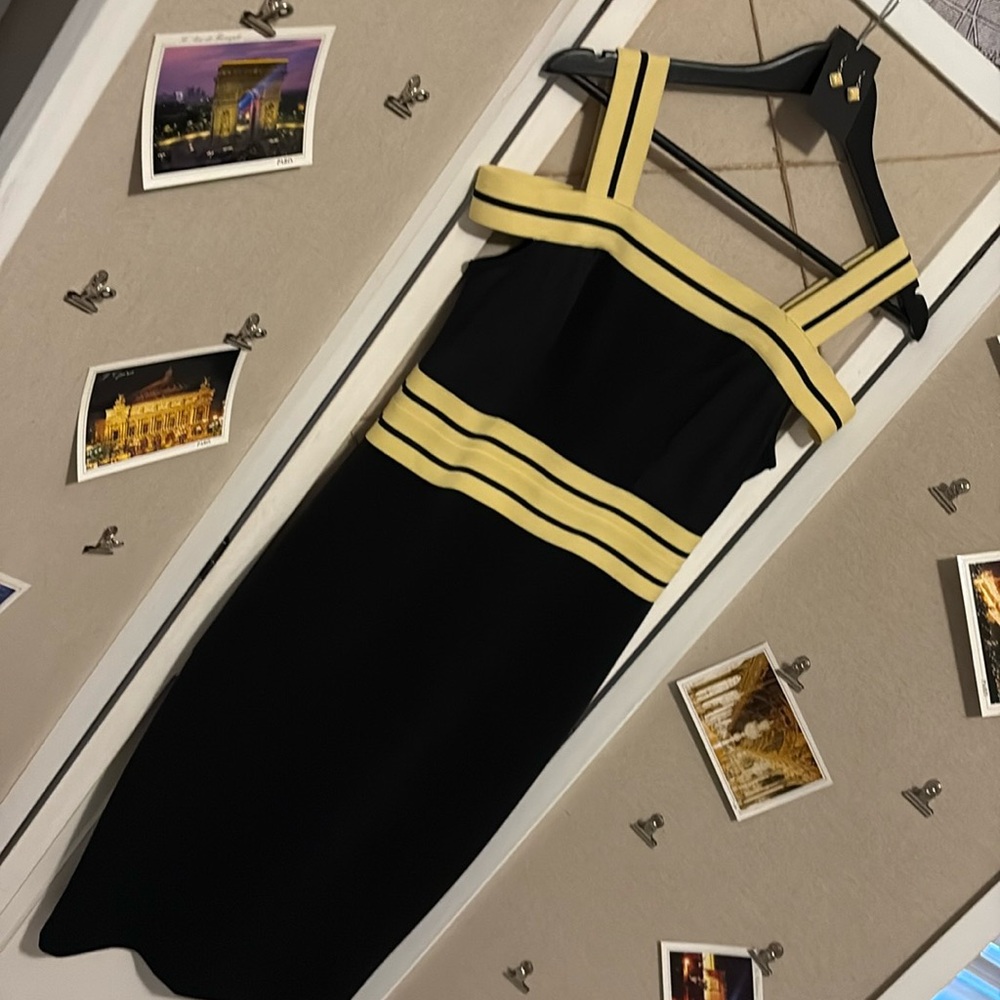 🛍️B2G1 FREE🛍️Outfit: NWT earrings & size S New York & Company dress